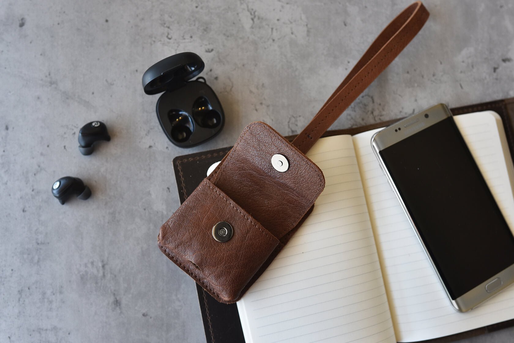 Leather Airpod Holder - PCWLDASHRES