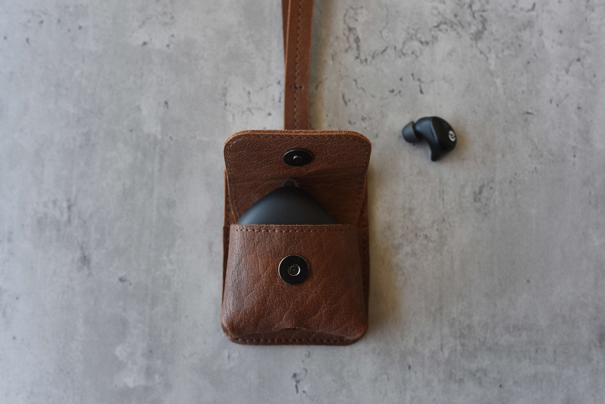 Leather Airpod Holder - PCWLDASHRES
